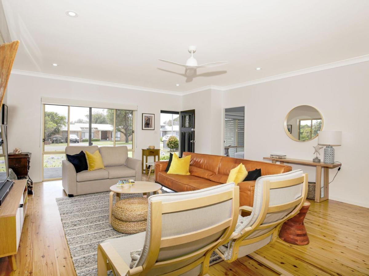 Beach Central I Pet Friendly I 2 Mins Walk To Beach Villa Culburra Beach Exterior photo